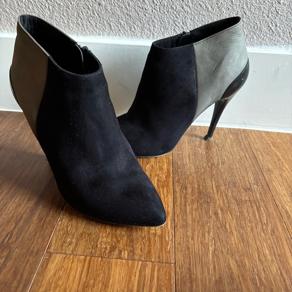 Aldo genuine suede black and gray pointy toe ankle booties 8